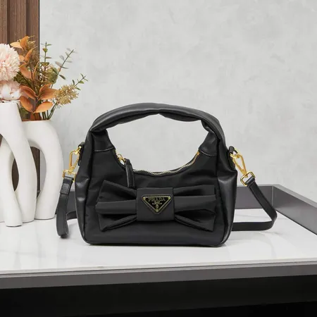 プラダ ショルダーバッグ