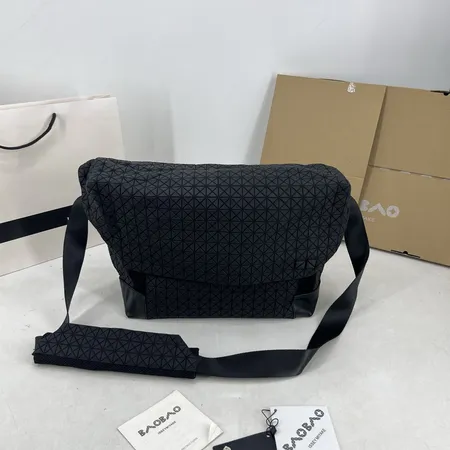 イッセイ ミヤケ ショルダーバッグ