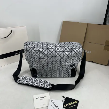 イッセイ ミヤケ ショルダーバッグ