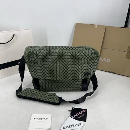 イッセイ ミヤケ ショルダーバッグ