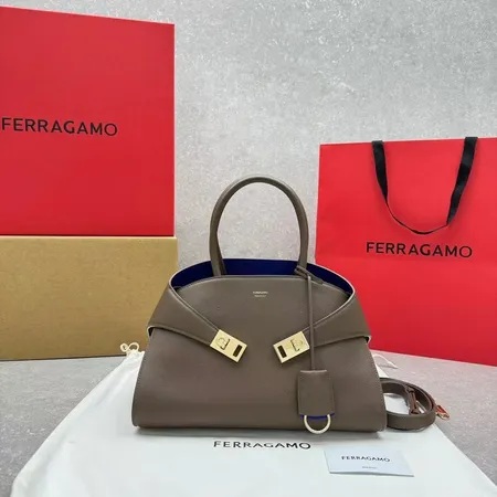 フェラガモ ハンドバッグ