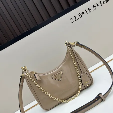 プラダ ショルダーバッグ