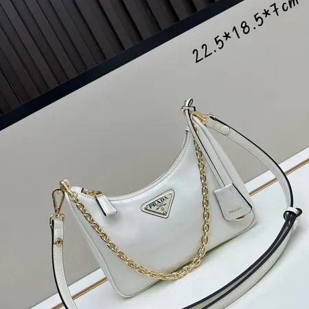 プラダ ショルダーバッグ