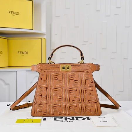 フェンディ ハンドバッグ