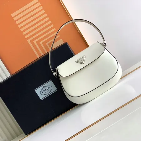 プラダ ハンドバッグ