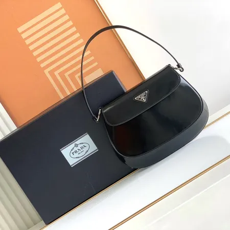 プラダ ハンドバッグ