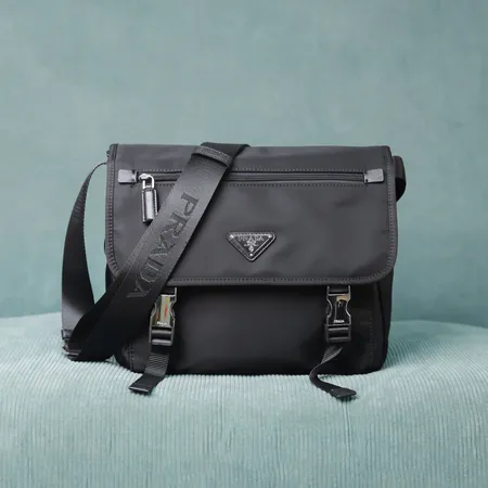 プラダ ショルダーバッグ