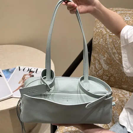 ジバンシィ ショルダーバッグ