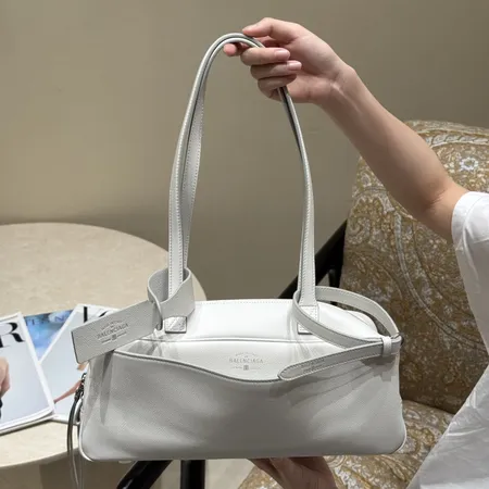 ジバンシィ ショルダーバッグ