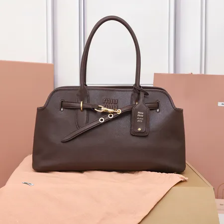 ミュウミュウ ショルダーバッグ