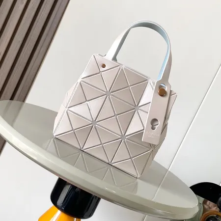 イッセイ ミヤケ ハンドバッグ