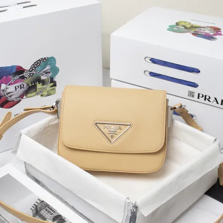 プラダ ショルダーバッグ