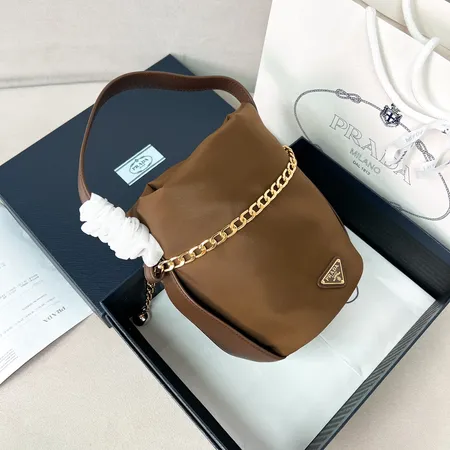 プラダ ハンドバッグ