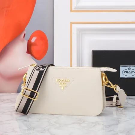 プラダ ショルダーバッグ