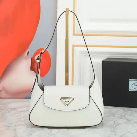 プラダ ハンドバッグ