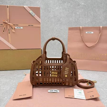 ミュウミュウ ハンドバッグ