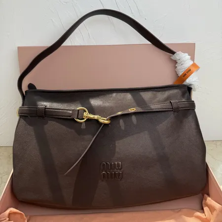 フェラガモ ショルダーバッグ