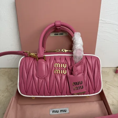 ミュウミュウ ハンドバッグ