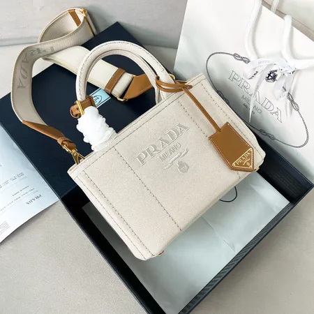 プラダ ハンドバッグ