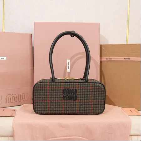 ミュウミュウ ハンドバッグ