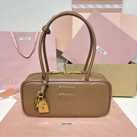 ミュウミュウ ショルダーバッグ