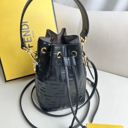 フェンディ ショルダーバッグ