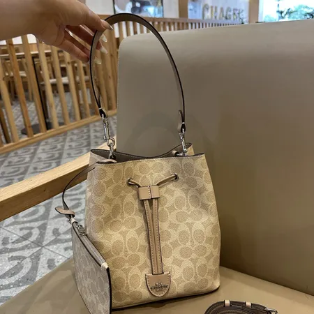 コーチ ハンドバッグ