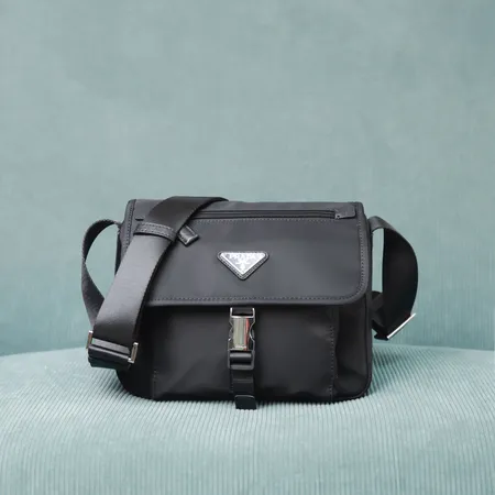 プラダ ショルダーバッグ