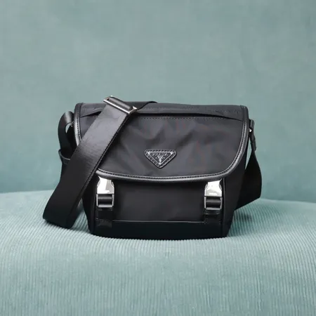 プラダ ショルダーバッグ