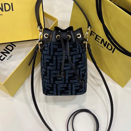 エムシーエム ショルダーバッグ