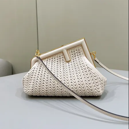 エムシーエム ショルダーバッグ