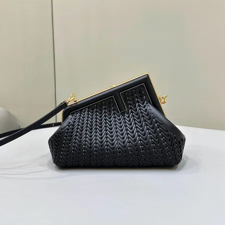 エムシーエム ショルダーバッグ