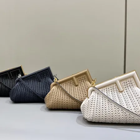 エムシーエム ショルダーバッグ