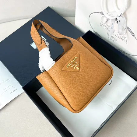 プラダ ハンドバッグ
