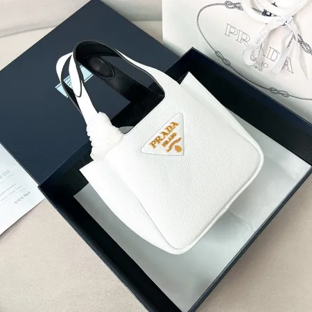 プラダ ハンドバッグ