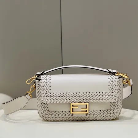 フェンディ ショルダーバッグ