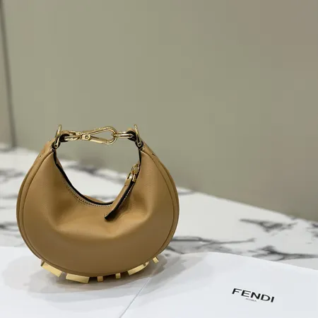 フェンディ ショルダーバッグ