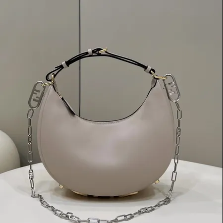 フェンディ ショルダーバッグ