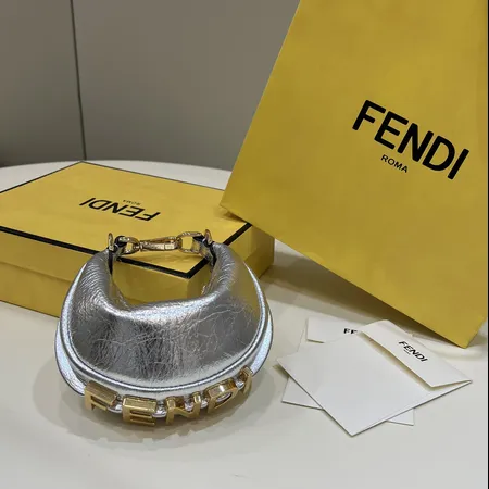 フェンディ ショルダーバッグ