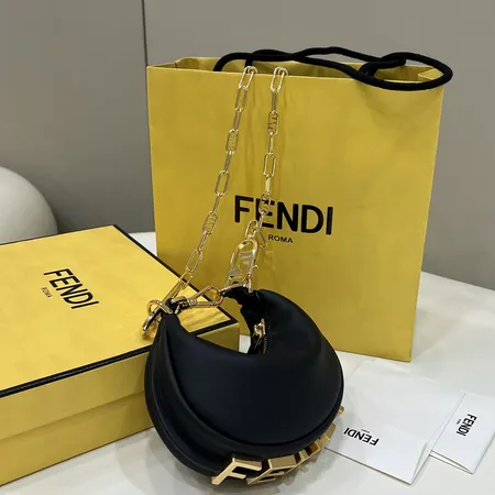 フェンディ ショルダーバッグ