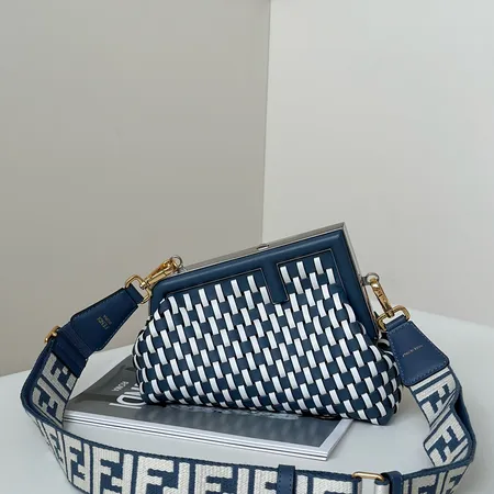 フェンディ ショルダーバッグ