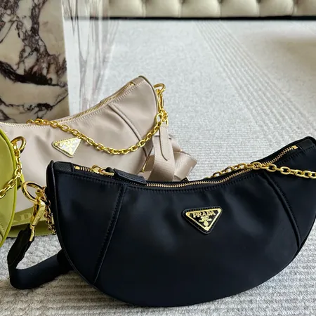 プラダ ショルダーバッグ