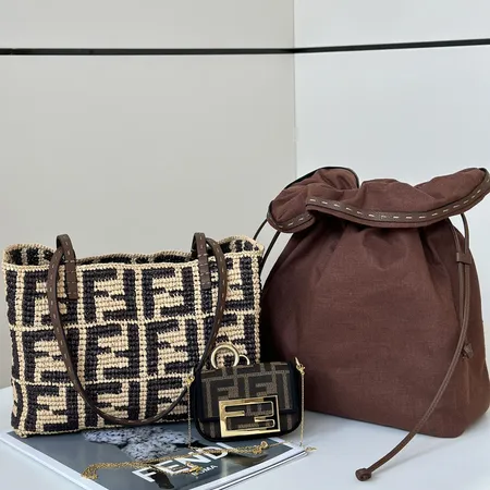 フェンディ ショルダーバッグ