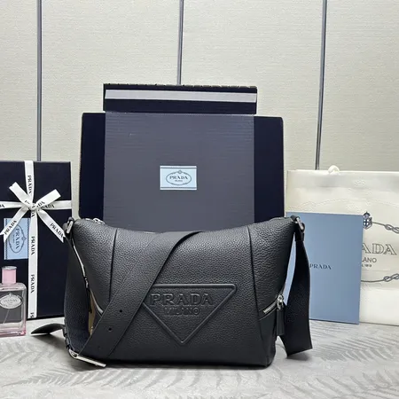 プラダ ハンドバッグ