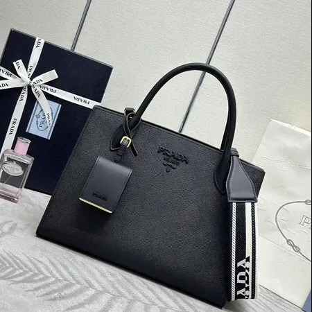 プラダ ハンドバッグ