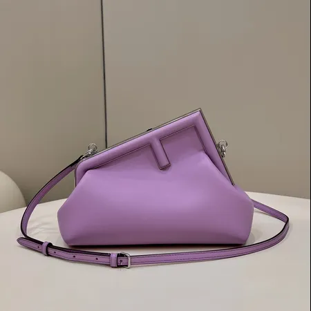 フェンディ ショルダーバッグ