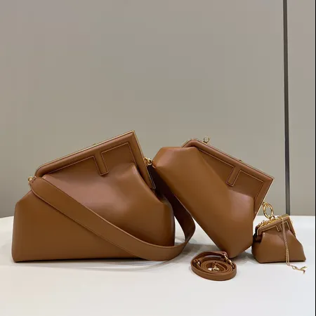 フェンディ ショルダーバッグ