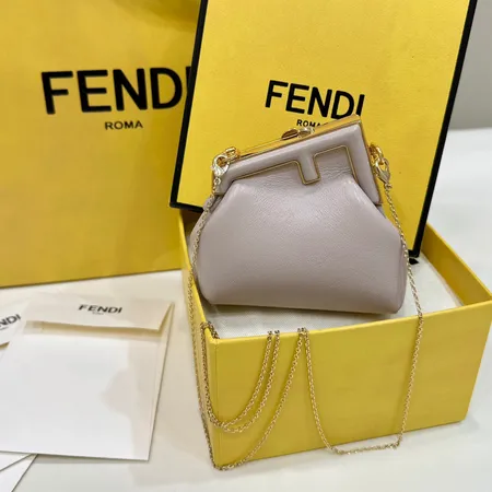 フェンディ ショルダーバッグ