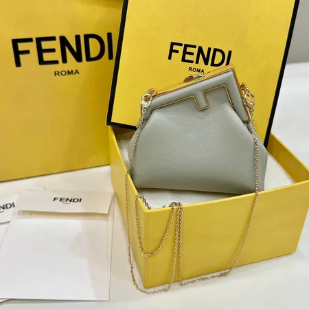 フェンディ ショルダーバッグ