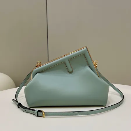 フェンディ ショルダーバッグ